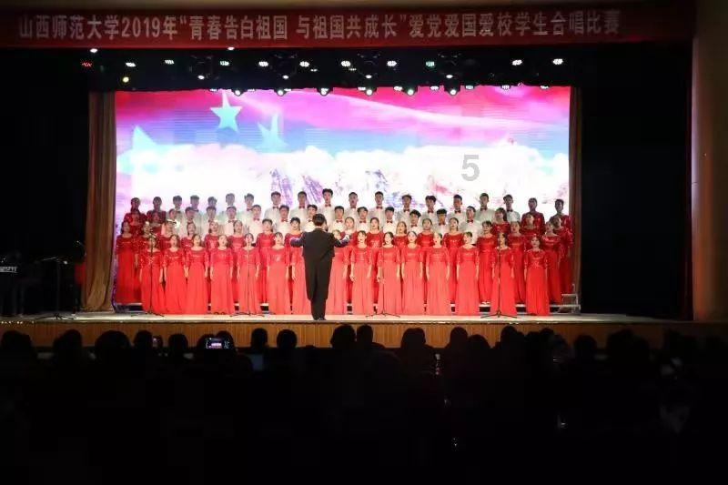 《破产姐妹》Max与男友合照亲密，女方身材太顶，网友对此有何表示？游戏画面